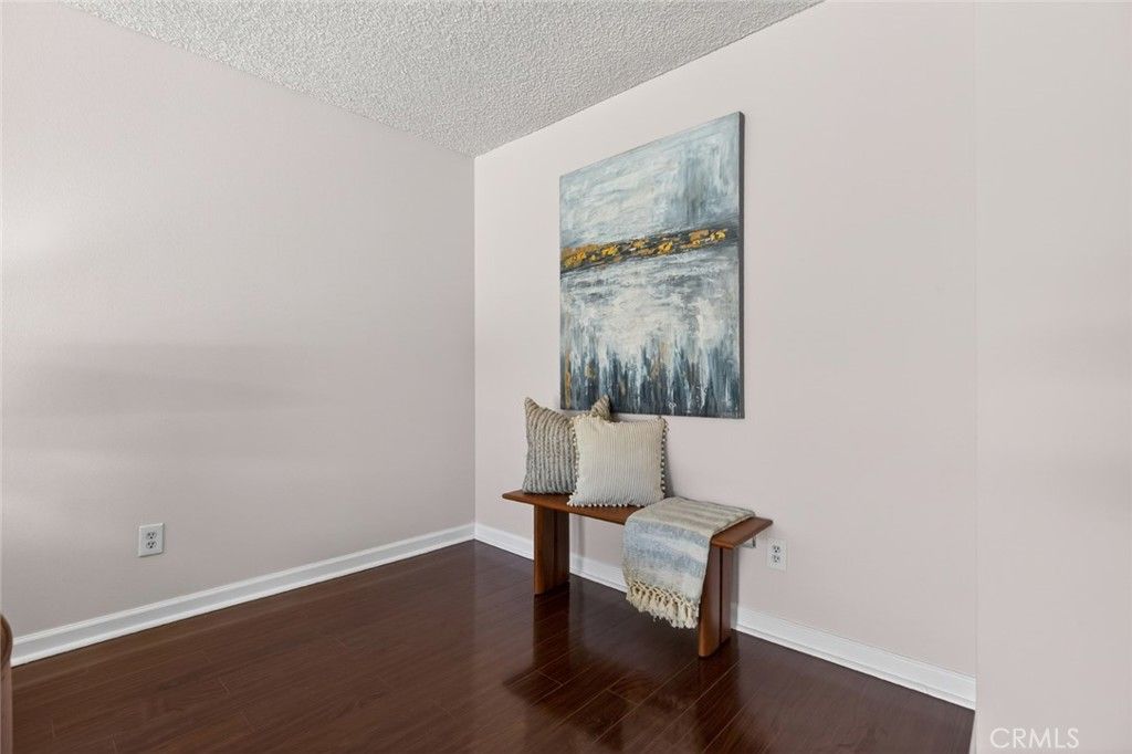Image 19 of property listing at 5412 Lindley Avenue 322, Encino, CA 91316