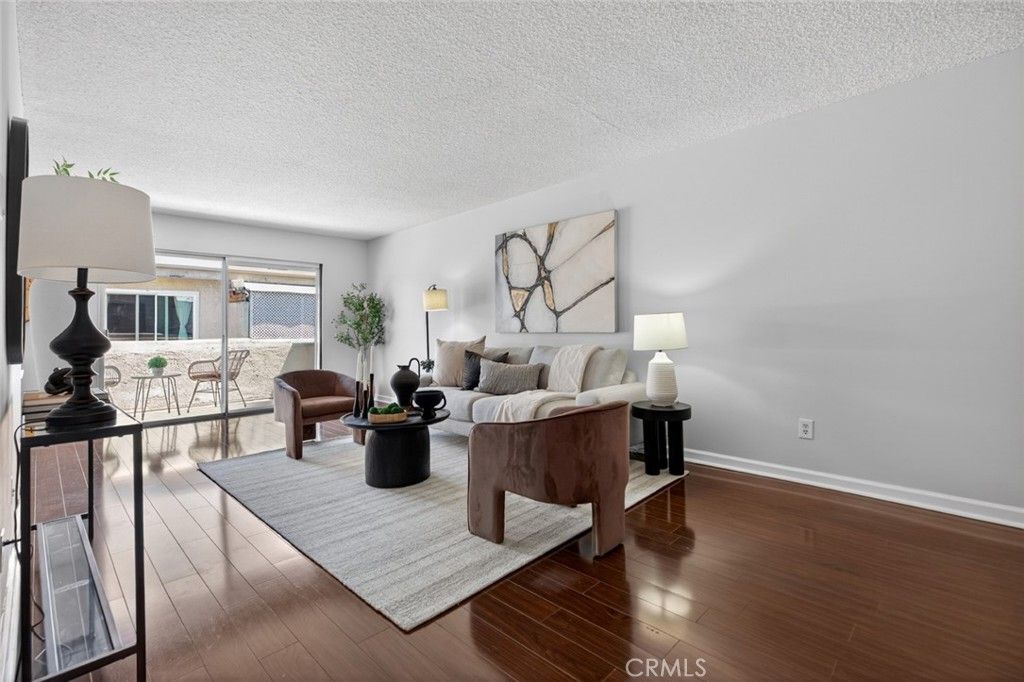 Image 2 of property listing at 5412 Lindley Avenue 322, Encino, CA 91316