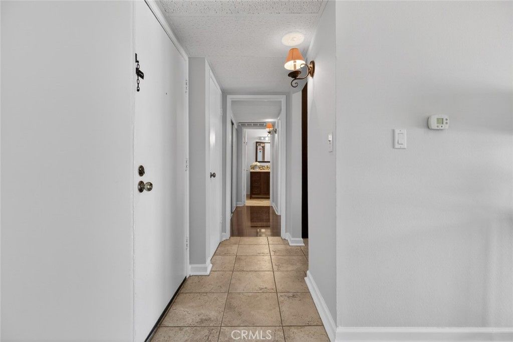 Image 20 of property listing at 5412 Lindley Avenue 322, Encino, CA 91316