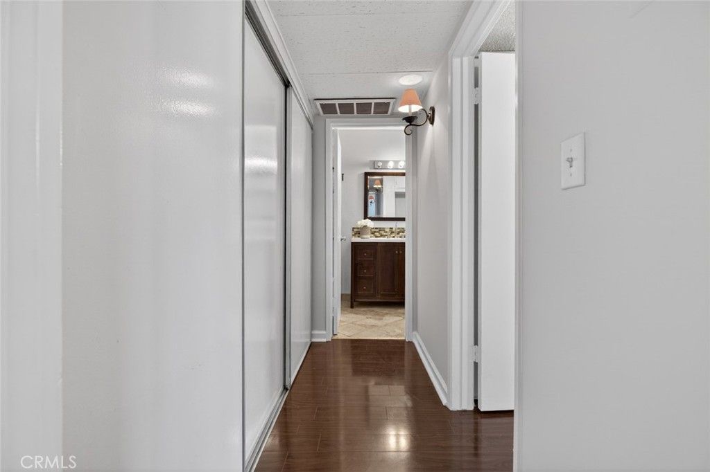 Image 21 of property listing at 5412 Lindley Avenue 322, Encino, CA 91316