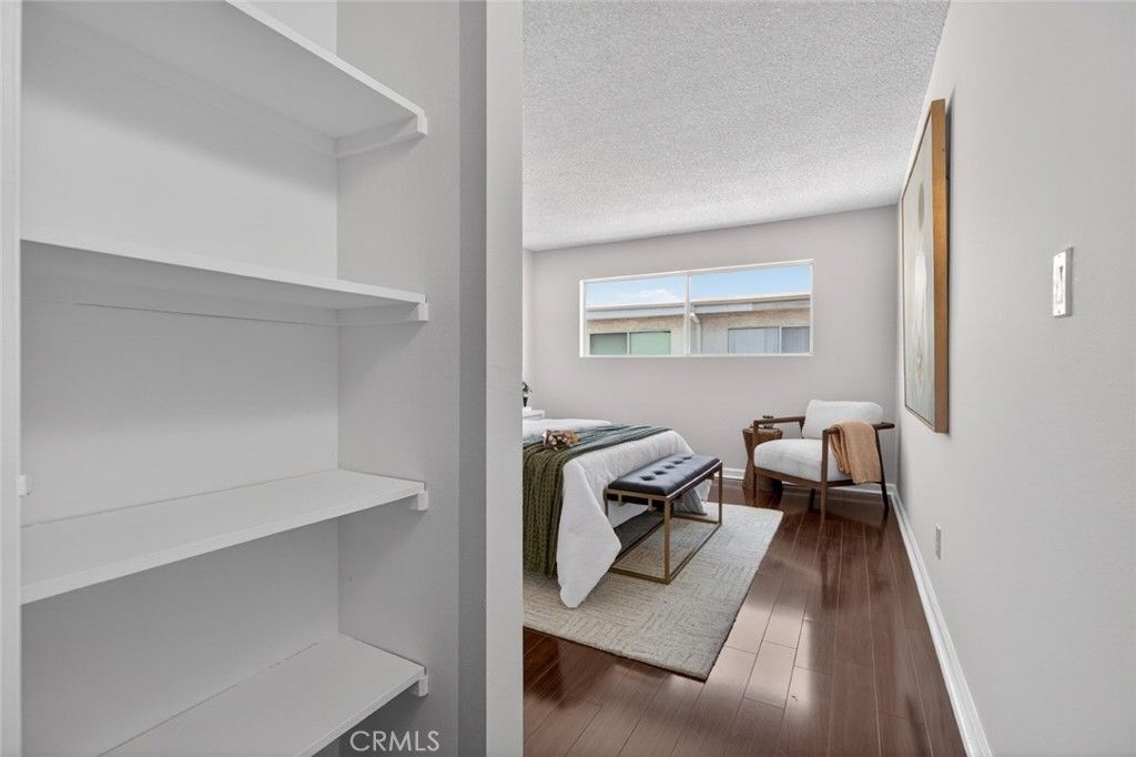 Image 24 of property listing at 5412 Lindley Avenue 322, Encino, CA 91316