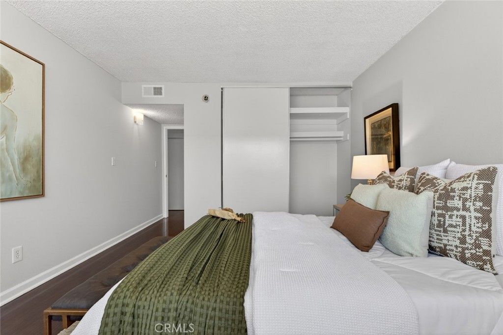 Image 27 of property listing at 5412 Lindley Avenue 322, Encino, CA 91316