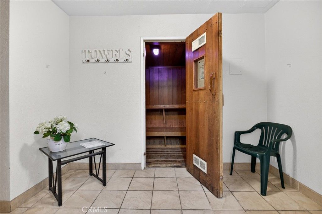 Image 30 of property listing at 5412 Lindley Avenue 322, Encino, CA 91316