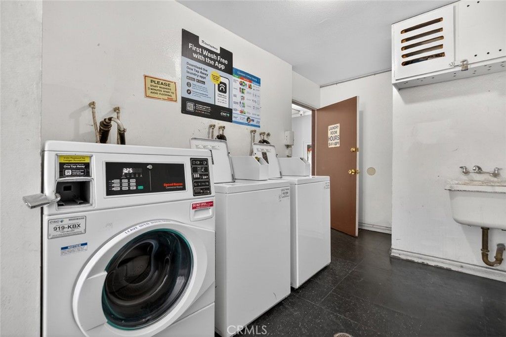 Image 31 of property listing at 5412 Lindley Avenue 322, Encino, CA 91316