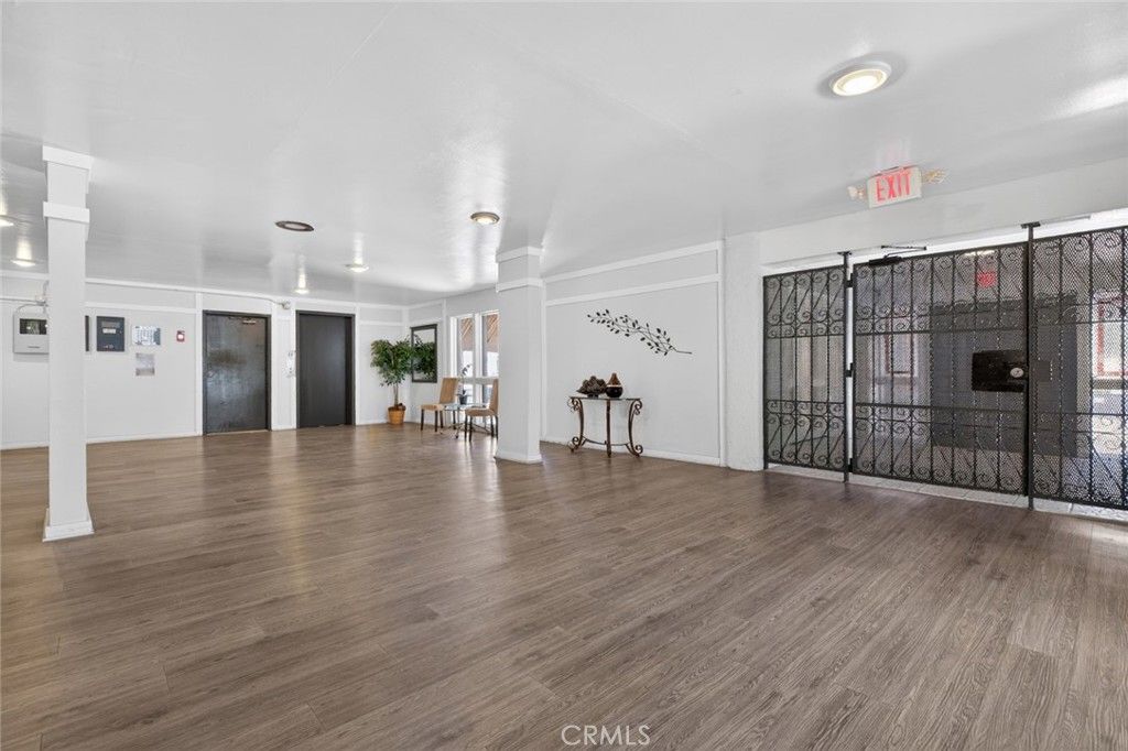 Image 33 of property listing at 5412 Lindley Avenue 322, Encino, CA 91316