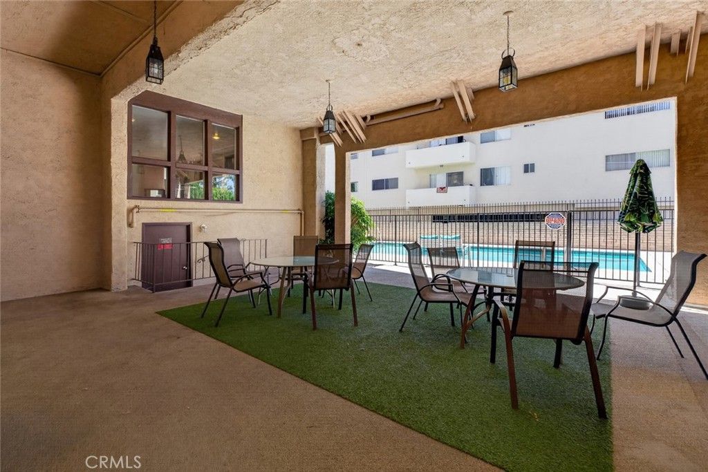 Image 34 of property listing at 5412 Lindley Avenue 322, Encino, CA 91316