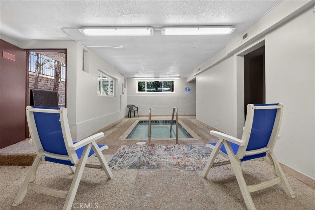 Image 35 of property listing at 5412 Lindley Avenue 322, Encino, CA 91316