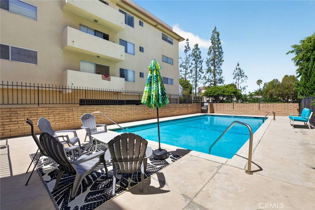 Image 36 of property listing at 5412 Lindley Avenue 322, Encino, CA 91316