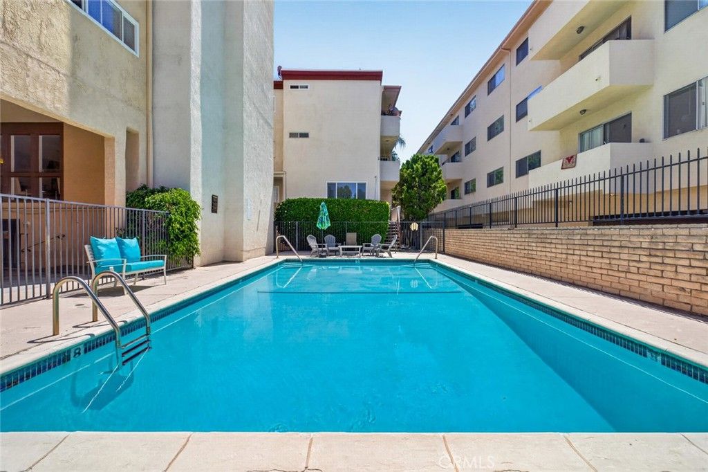 Image 38 of property listing at 5412 Lindley Avenue 322, Encino, CA 91316