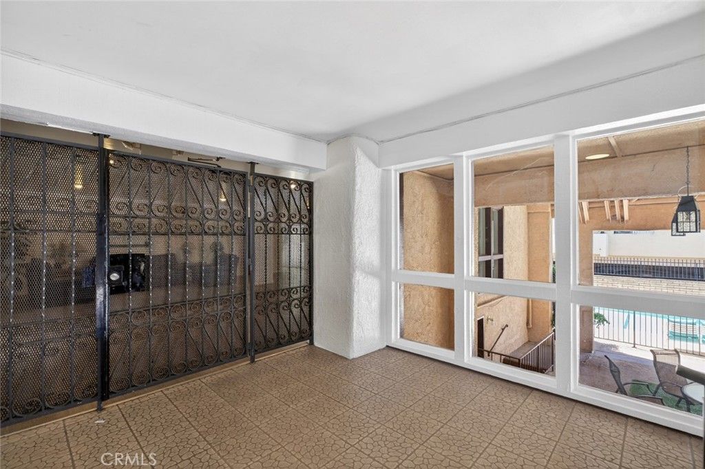 Image 41 of property listing at 5412 Lindley Avenue 322, Encino, CA 91316