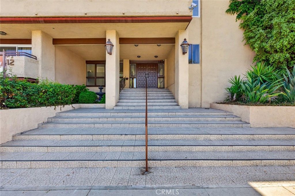 Image 47 of property listing at 5412 Lindley Avenue 322, Encino, CA 91316