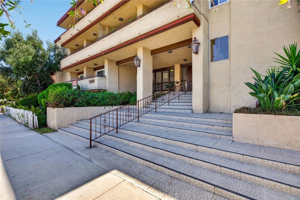 Image 48 of property listing at 5412 Lindley Avenue 322, Encino, CA 91316