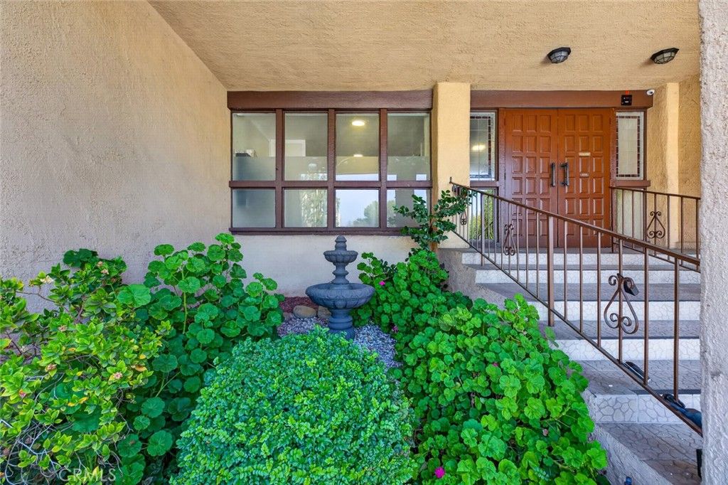 Image 49 of property listing at 5412 Lindley Avenue 322, Encino, CA 91316