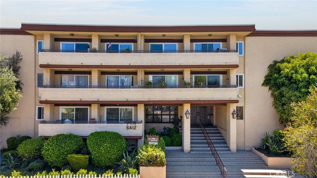 Image 50 of property listing at 5412 Lindley Avenue 322, Encino, CA 91316