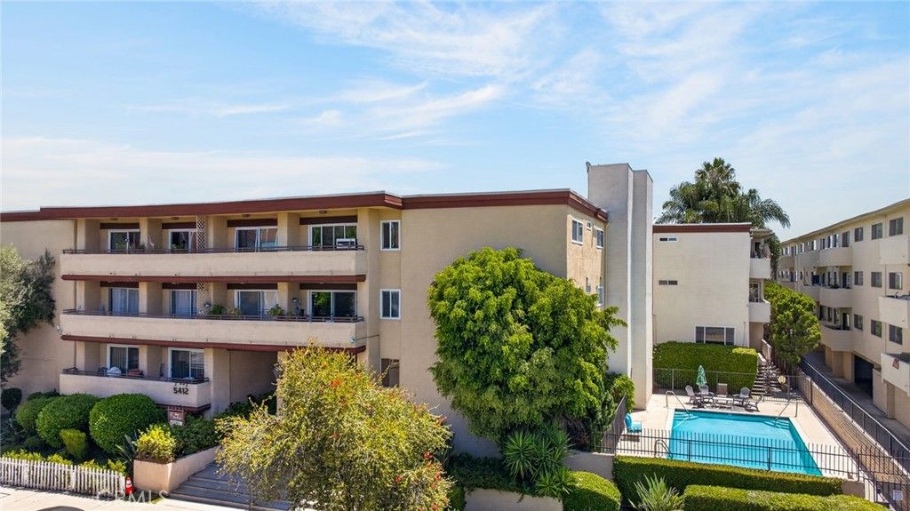 Image 51 of property listing at 5412 Lindley Avenue 322, Encino, CA 91316