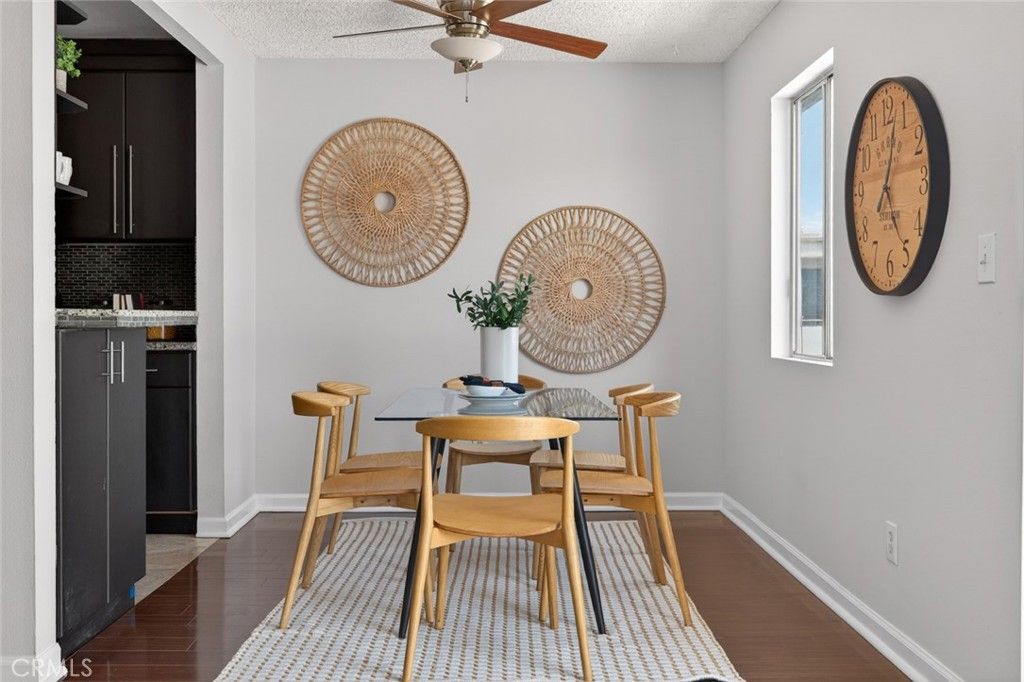 Image 8 of property listing at 5412 Lindley Avenue 322, Encino, CA 91316