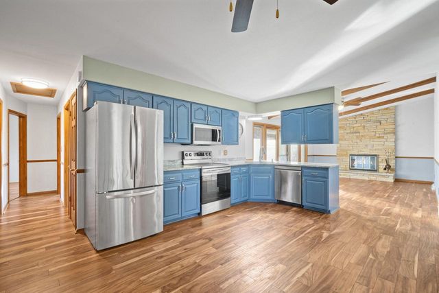 4980 Steeple DRIVE, Greendale, WI 53129