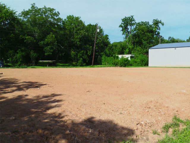 10719 Pine Street, Willis, TX 77318