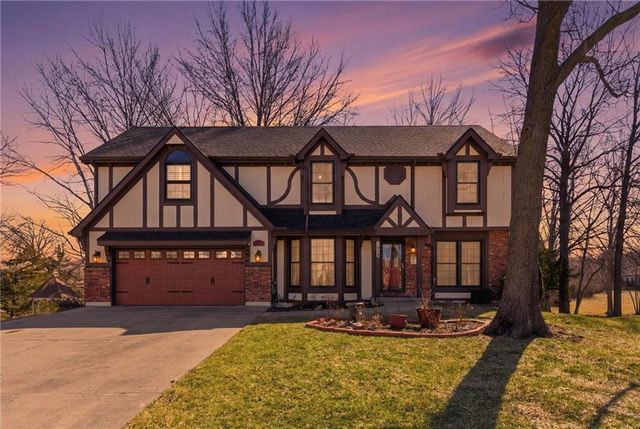 1033 Oxford Court, Leavenworth, KS 66048