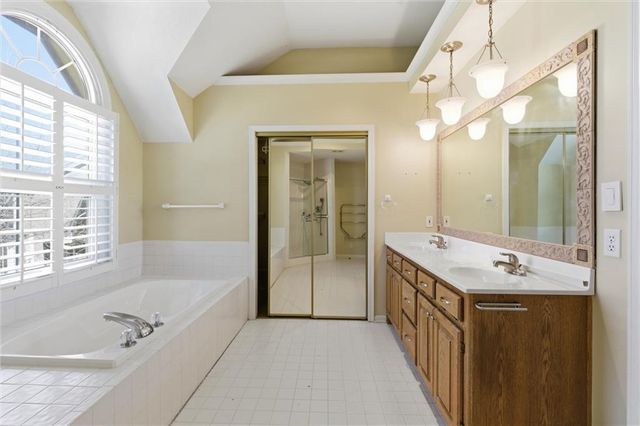 1033 Oxford Court, Leavenworth, KS 66048