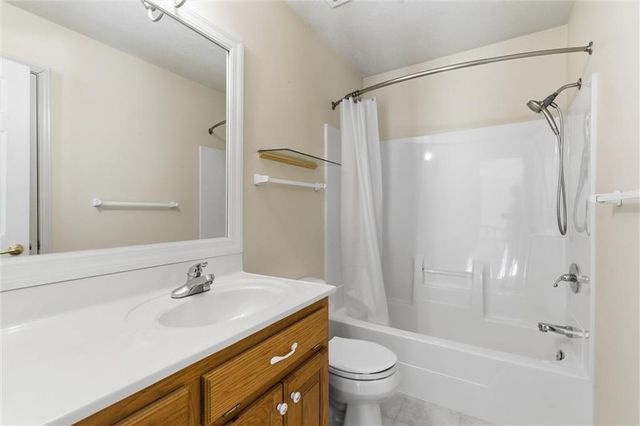 1033 Oxford Court, Leavenworth, KS 66048