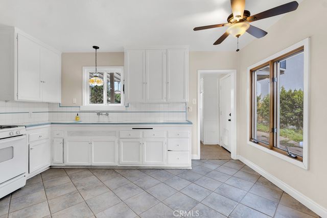 15115 Leadwell, Van Nuys, CA 91405