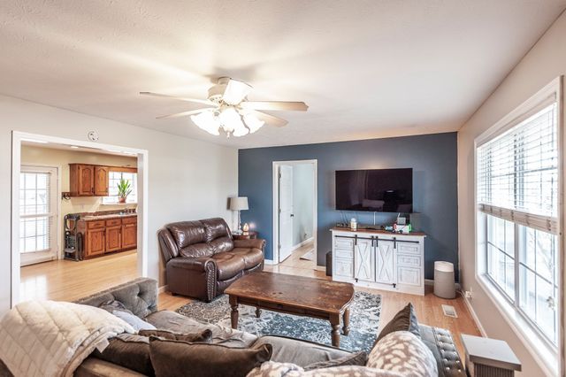 103 Kenwood Dr, Portland, TN 37148