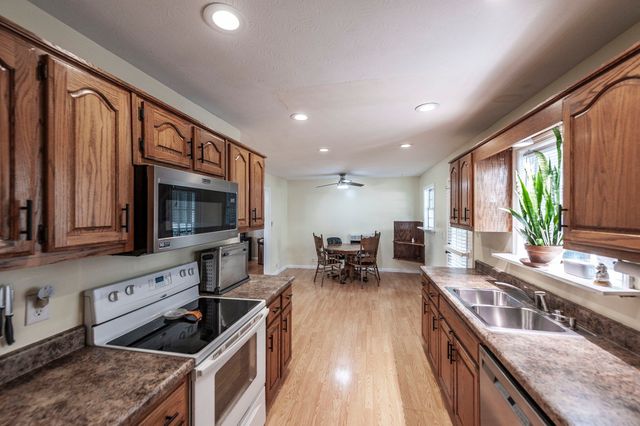 103 Kenwood Dr, Portland, TN 37148