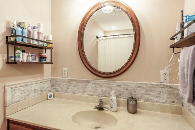 103 Kenwood Dr, Portland, TN 37148