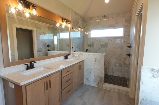 12725 N Champanel Way, Platte City, MO 64079