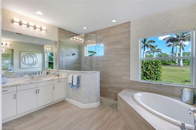 6245 Negril Isle DR, Naples, FL 34113