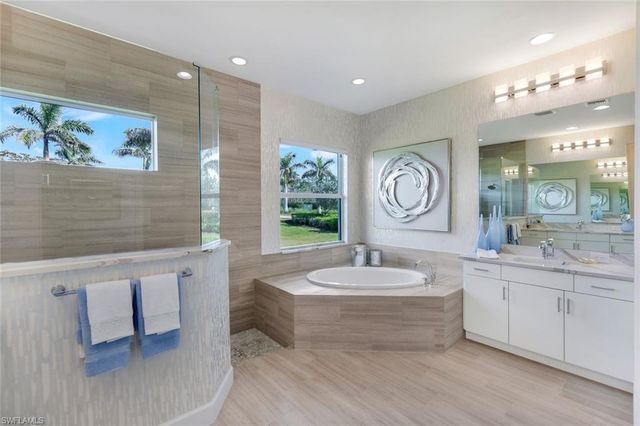 6245 Negril Isle DR, Naples, FL 34113