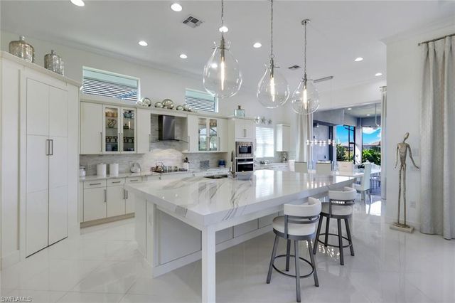 6245 Negril Isle DR, Naples, FL 34113