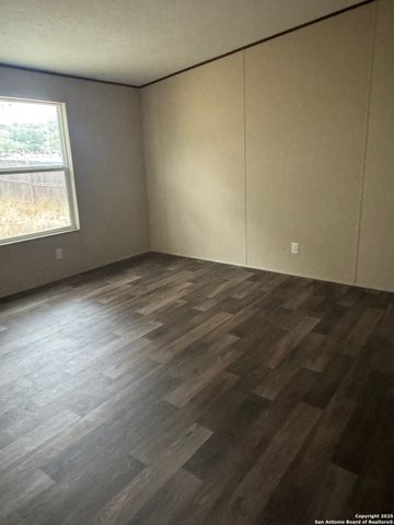 492 private road 1511, Bandera, TX 78003