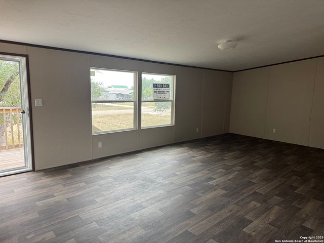 492 private road 1511, Bandera, TX 78003