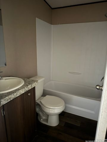 492 private road 1511, Bandera, TX 78003