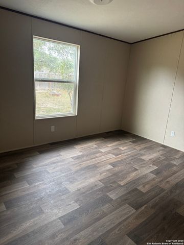 492 private road 1511, Bandera, TX 78003