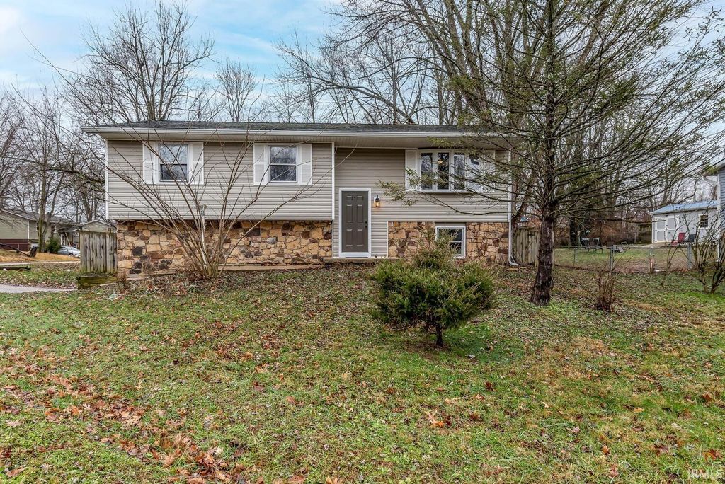 635 N Robin Drive, Ellettsville, IN 47429