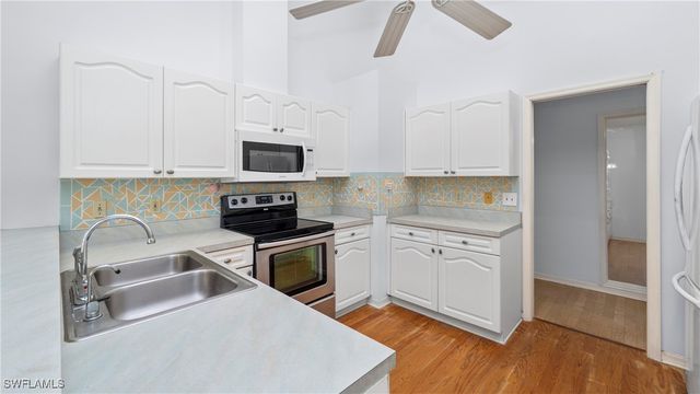 60 Brampton LN, Naples, FL 34104