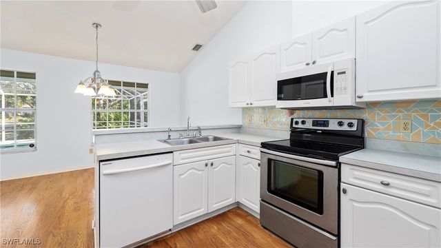 60 Brampton LN, Naples, FL 34104