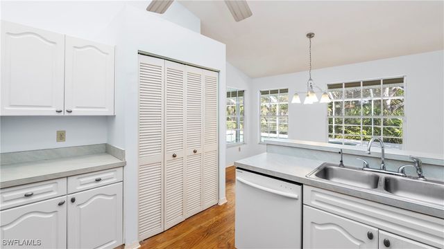 60 Brampton LN, Naples, FL 34104