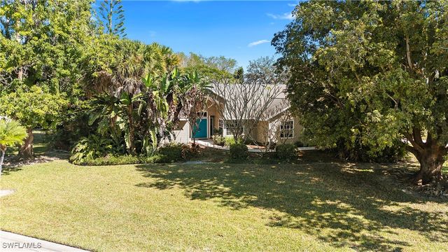 60 Brampton LN, Naples, FL 34104