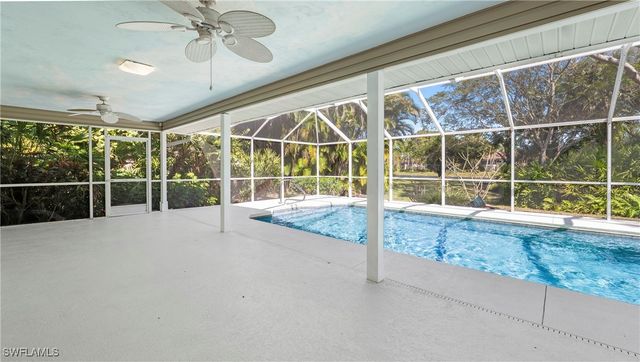 60 Brampton LN, Naples, FL 34104