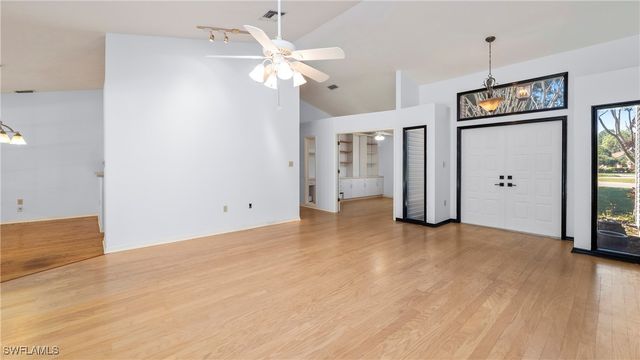 60 Brampton LN, Naples, FL 34104