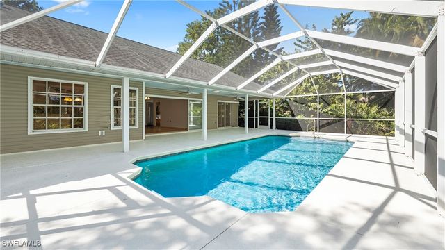 60 Brampton LN, Naples, FL 34104