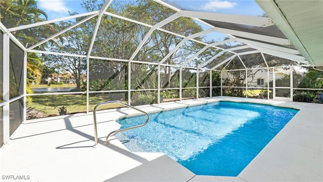 60 Brampton LN, Naples, FL 34104