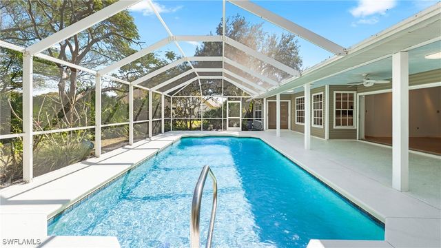 60 Brampton LN, Naples, FL 34104