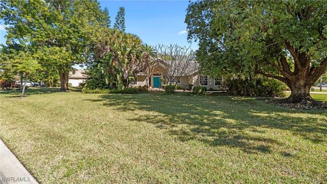 60 Brampton LN, Naples, FL 34104