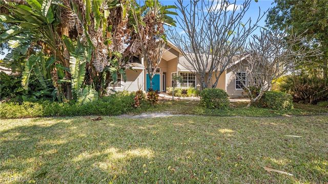 60 Brampton LN, Naples, FL 34104