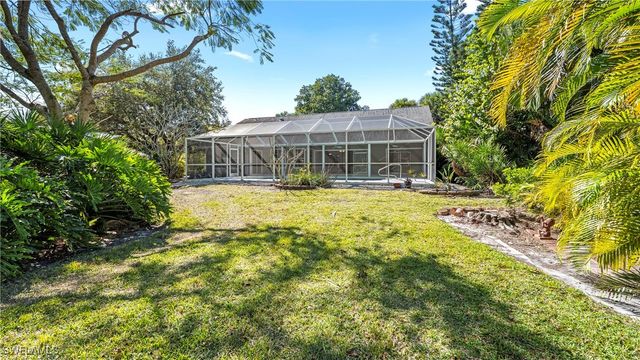 60 Brampton LN, Naples, FL 34104